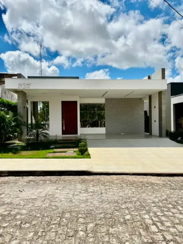 Imóvel para aluguel possui 220 metros quadrados com 4 quartos