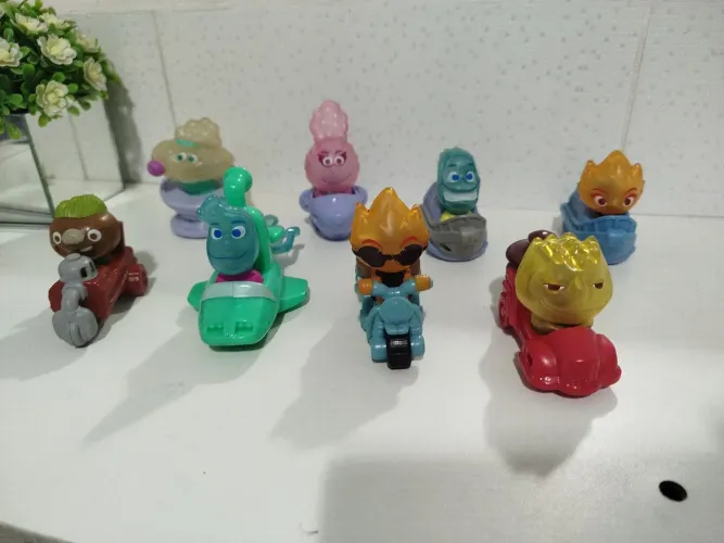 Lote de brinquedos do filme Elementos
