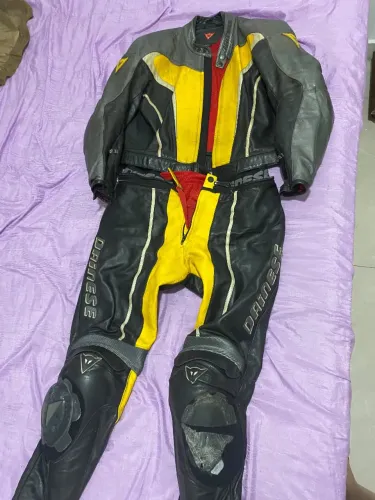 Macacão para moto Dainese tamanho 60