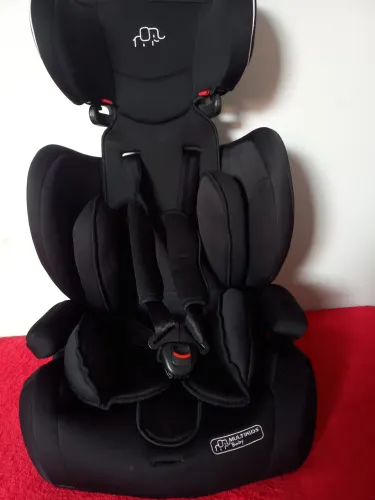 Cadeira de bebê de 15 a 35 kg 