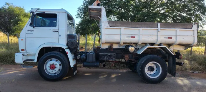 VW 13-180 Caçamba