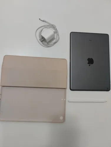 Apple Ipad WiFi 9ª Geração Cinza 64GB com acessórios sem caixa