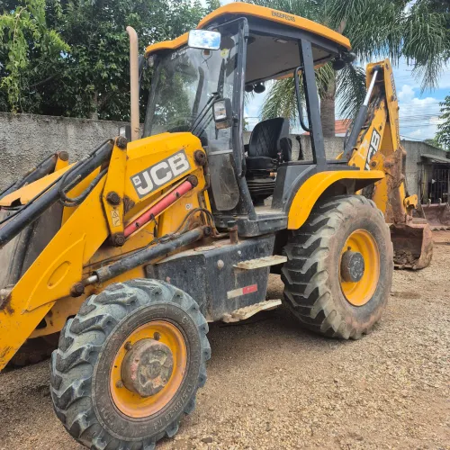 Retroescavadeira JCB 4x4 Ano 2020