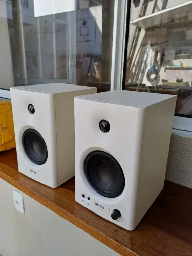 Monitores de Áudio Edifier MR4 - Metade do preço original pois preciso do dinheiro rápido