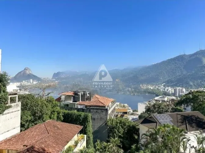 Apartamento com Varanda na Lagoa 210 m², 3 Quartos (2 Suítes), Frente, 2 Vagas