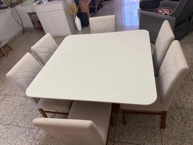 Mesa de jantar com 7 cadeiras usada