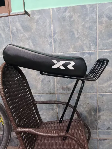 Banco conservado, completo modelo mobilete para bicicleta