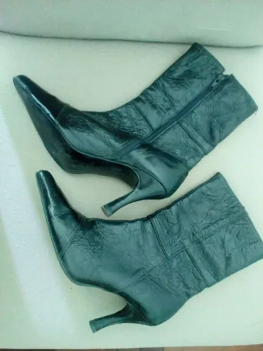 Bota em couro - Tam 35