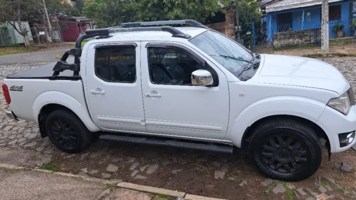 Nissan Frontier SL CD 4X4 2.5tb Diesel AUT 2015