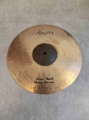 ## Prato splash de bateria Amedia Vigor Rock Shiny 12, liga B20, excelente, raridade!!