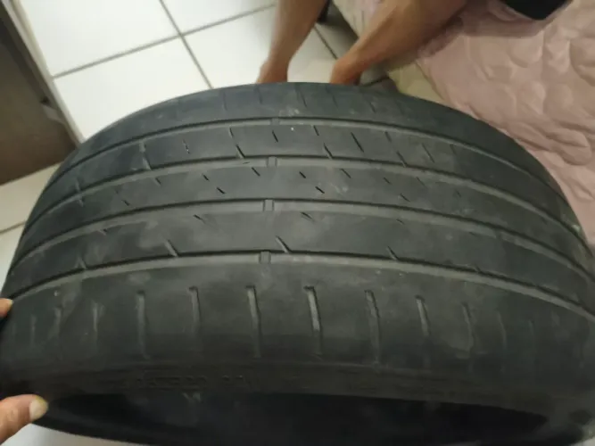 Vendo pneu semi novo 225/35/20