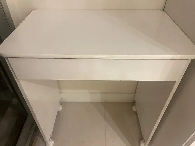 Mesa escritório pequena