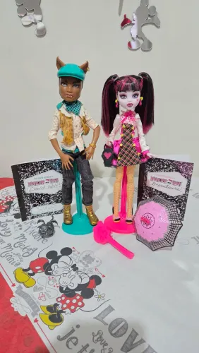 Monster High School Out Draculaura & Clawd Completos