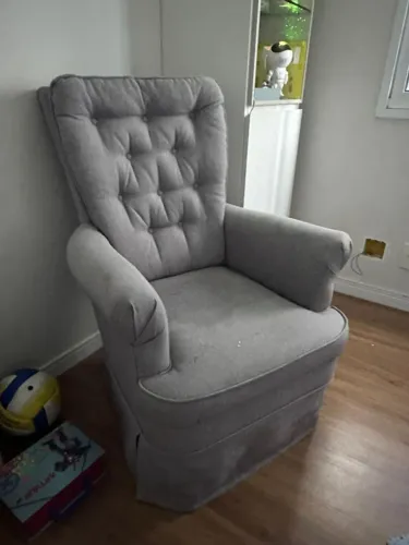 Poltrona de Amamentação Ninho com Puff e Balanço Linho Cinza