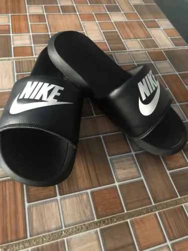 Vendo sandália nova da Nike original 