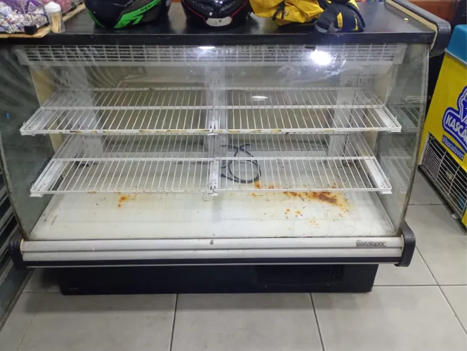 Balcão expositor 220v
