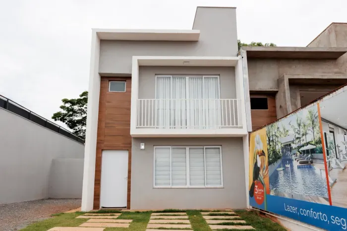 Sobrado para venda em condomínio fechado com 3 suítes no Jardim Novo Mundo - Goiânia - GO