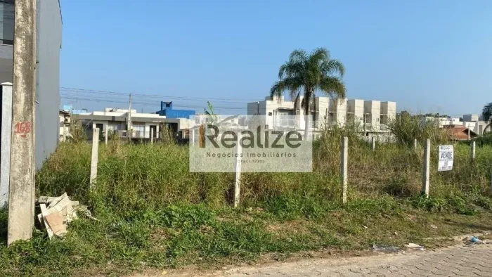 Terreno Itacolomi Piçarras rua calçada 238m², 800 metros da praia