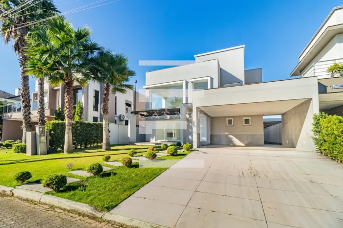 Apresentamos uma casa de alto padrão no exclusivo condomínio Villagio Firenze.
