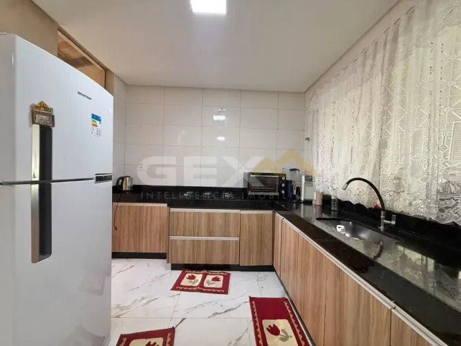 Casa à Venda com 03 Quartos no Bairro Jardim das Acácias em Divinópolis MG.
