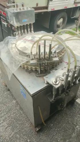 Envasadora Semi-Automática Erli - 6 Bicos / Pistões (Inox) - Cosméticos
