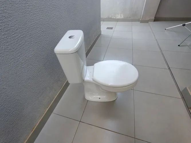 Vendo vaso sanitário 150,00 