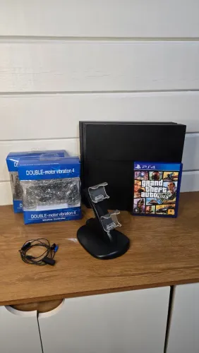 PS4 + 38 Jogos + 2 Controles LACRADOS + Base Carregar Controles + Fone (Parcelo no cartão)