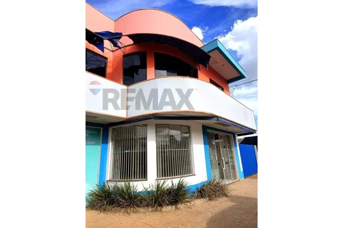 Prédio Comercial e Residencial à Venda em Pedra Preta - MT