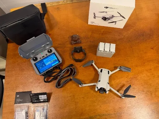 DJI Mini 4 Pro Fly More Combo - Completo