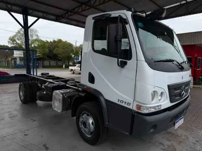 Mercedes Accelo 1016 ano 2020