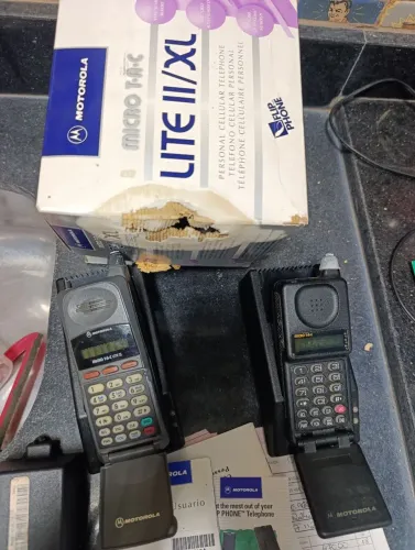 Dois telefones antigos anos 90