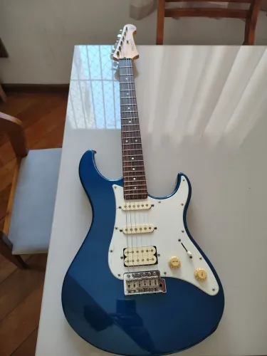 Guitarra Yamaha pacifica 012