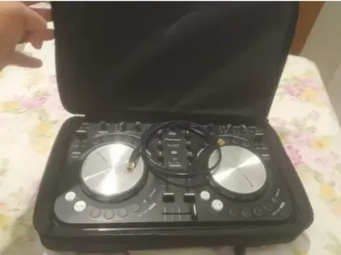 CONTROLADORA PIONEER DDJ - WeGo À VENDA COM CABO E CASE