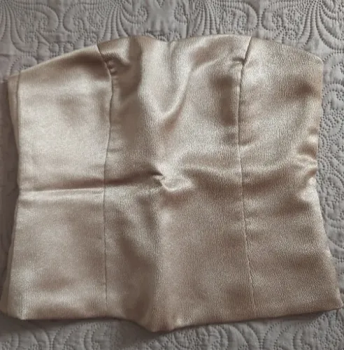 BLUSA TIPO CROPPED - DOURADO