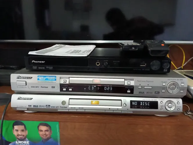DVD Pioneer três unidades vendo separado também?!