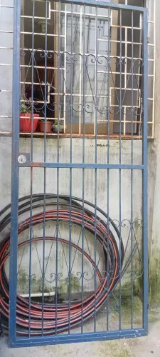 Grade de proteção para porta