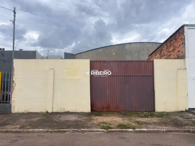 TERRENO À VENDA NO CENTRO R$ 200.000,00 APTO A FINANCIAMENTO