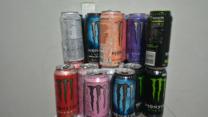 VENDO LATAS DE MONSTER SECAS, COLECIONAVEIS