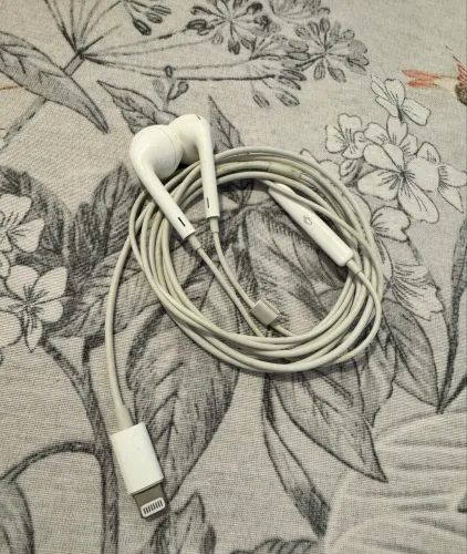 Apple EarPods com conector Lightning original