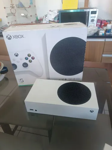 Xbox séries S muito bem conservado 1950 reais com frete grátis