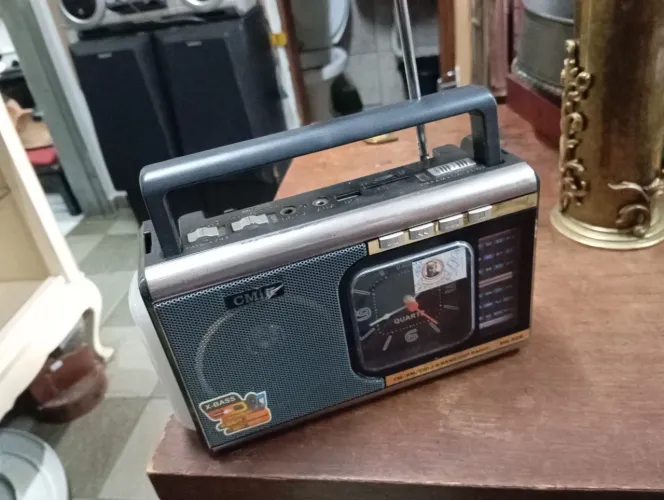 Rádio portátil, Am FM. Com lanterna 04 bandas