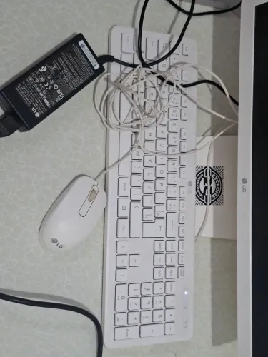 Computador o LG All in One 22V280 (especificamente o modelo 22V280-L.BY42P2)