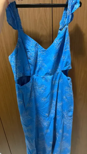 Vestido azul bordado