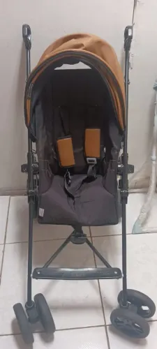 Carrinho de bebê para passeio