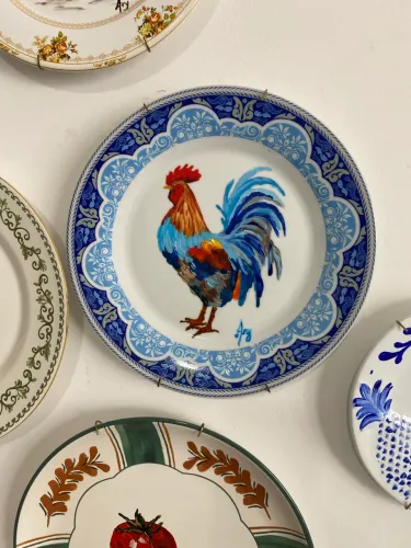 Pratos decorativos com suporte de parede