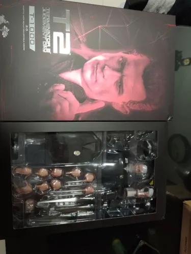 Hot toys T1000 exterminador do futuro 2.0 versão nova msm 774