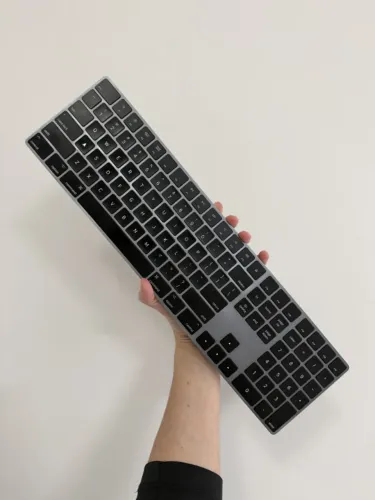 Teclado Apple Wireless Keyboard A1314 (Pilhas) - Com Defeito