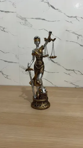 Temis, Deusa da Justiça/ 29cm em resina de qualidade