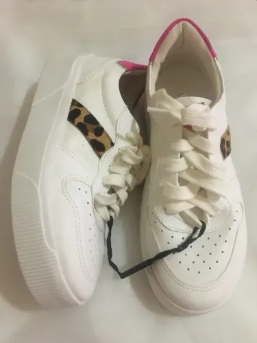 Tênis branco com detalhes TAM 36