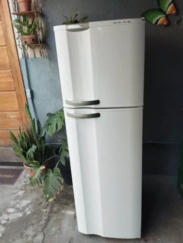 Geladeira Eletrolux Frost Free 260 litros ENTREGO